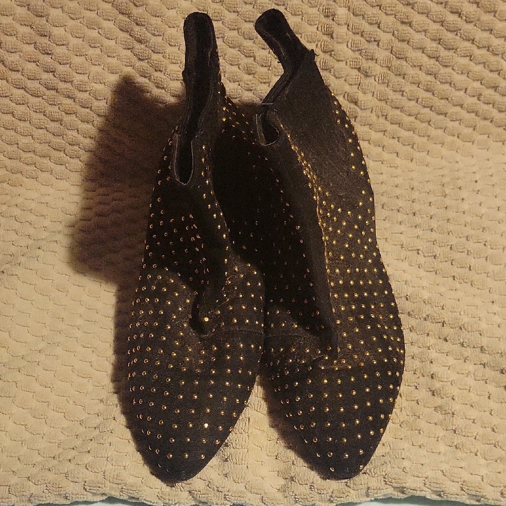 Shoe Dazzle Black and Gold Ankle Boots